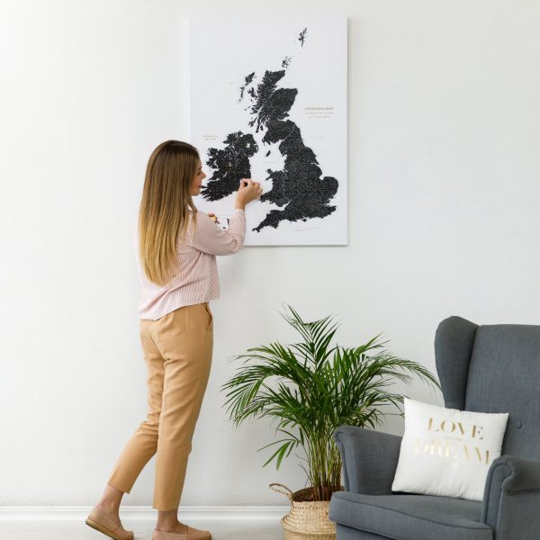 large travel map of uk and ireland black and white 2uk