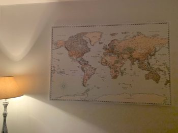 push-pin-retro-world-map-livingroom-decor